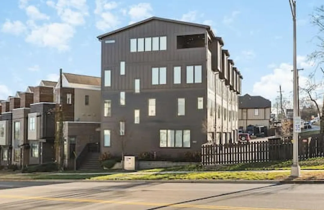 Upscale Home With Patio Walk To 12 South And Belmont-1